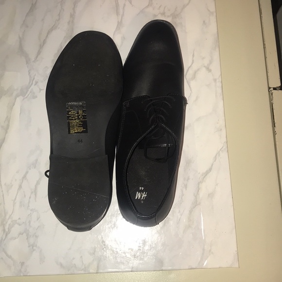 A pair of H&Ms Derby shoes size 10.5 - Picture 5 of 8